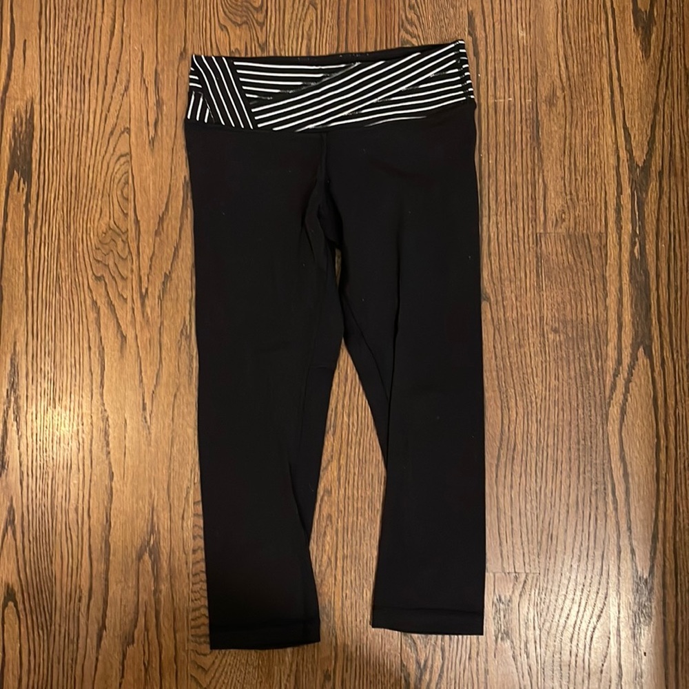 Black Lululemon Cropped Leggings